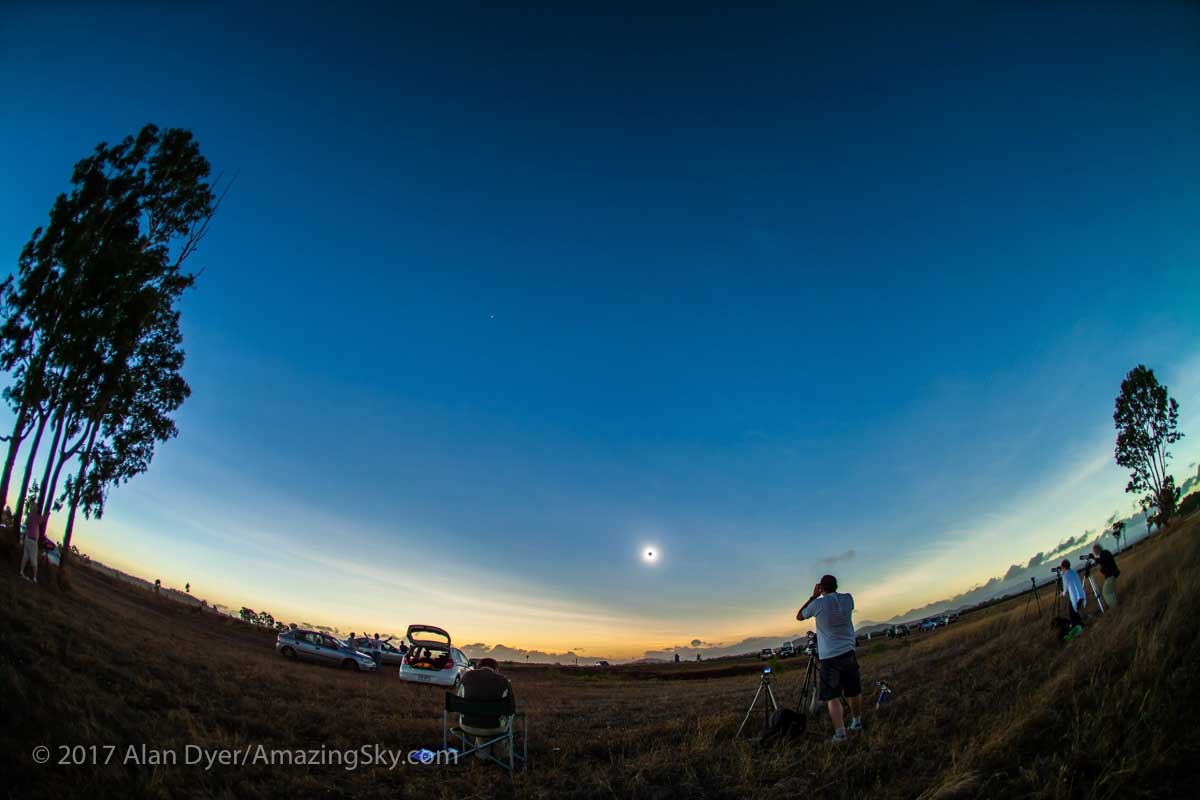 Eclipse 2012 Australia (15 mm wide angle lens).  by Alan Dyer ©