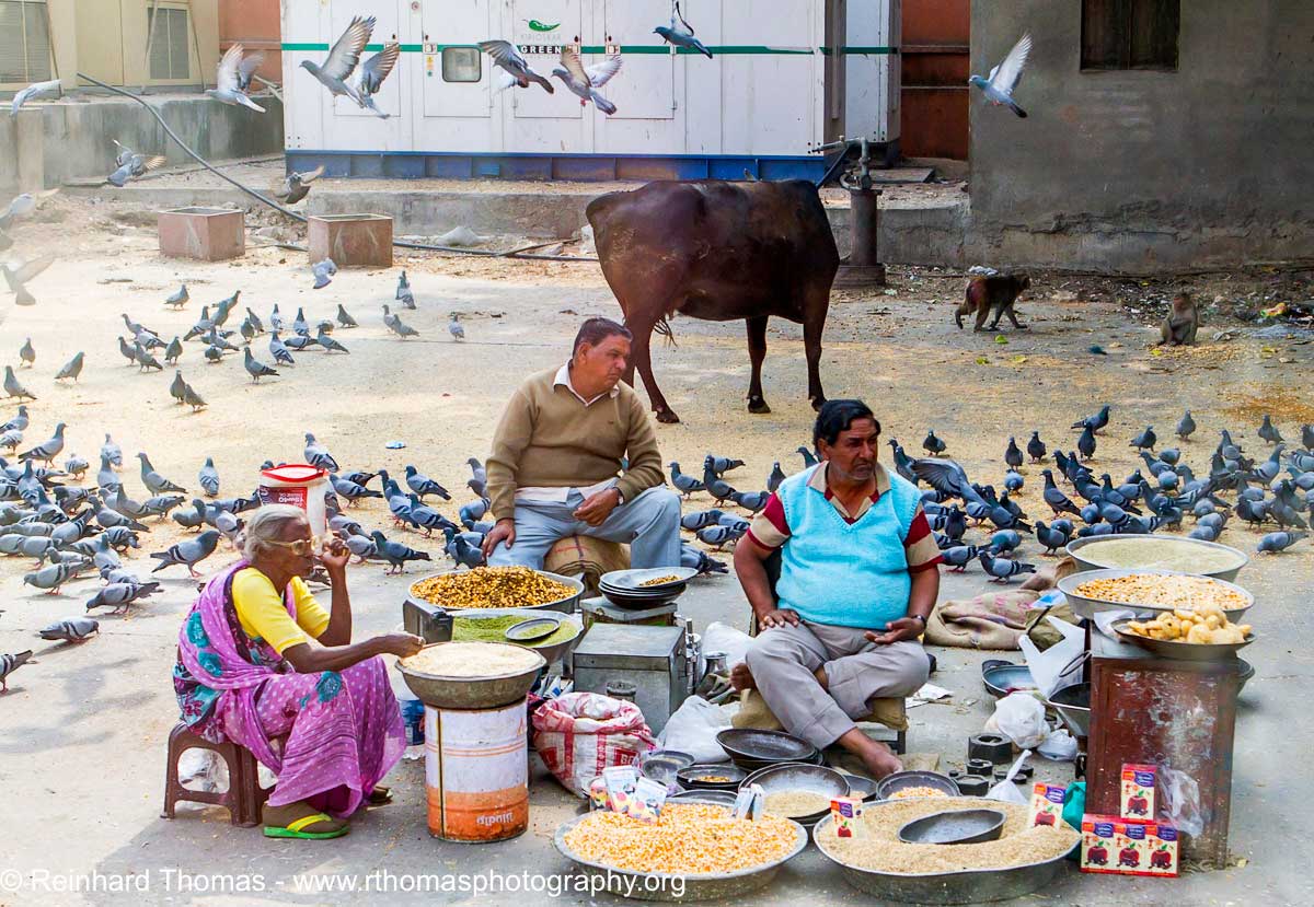 Street vendors in Jaipur by Reihard Thomas ©